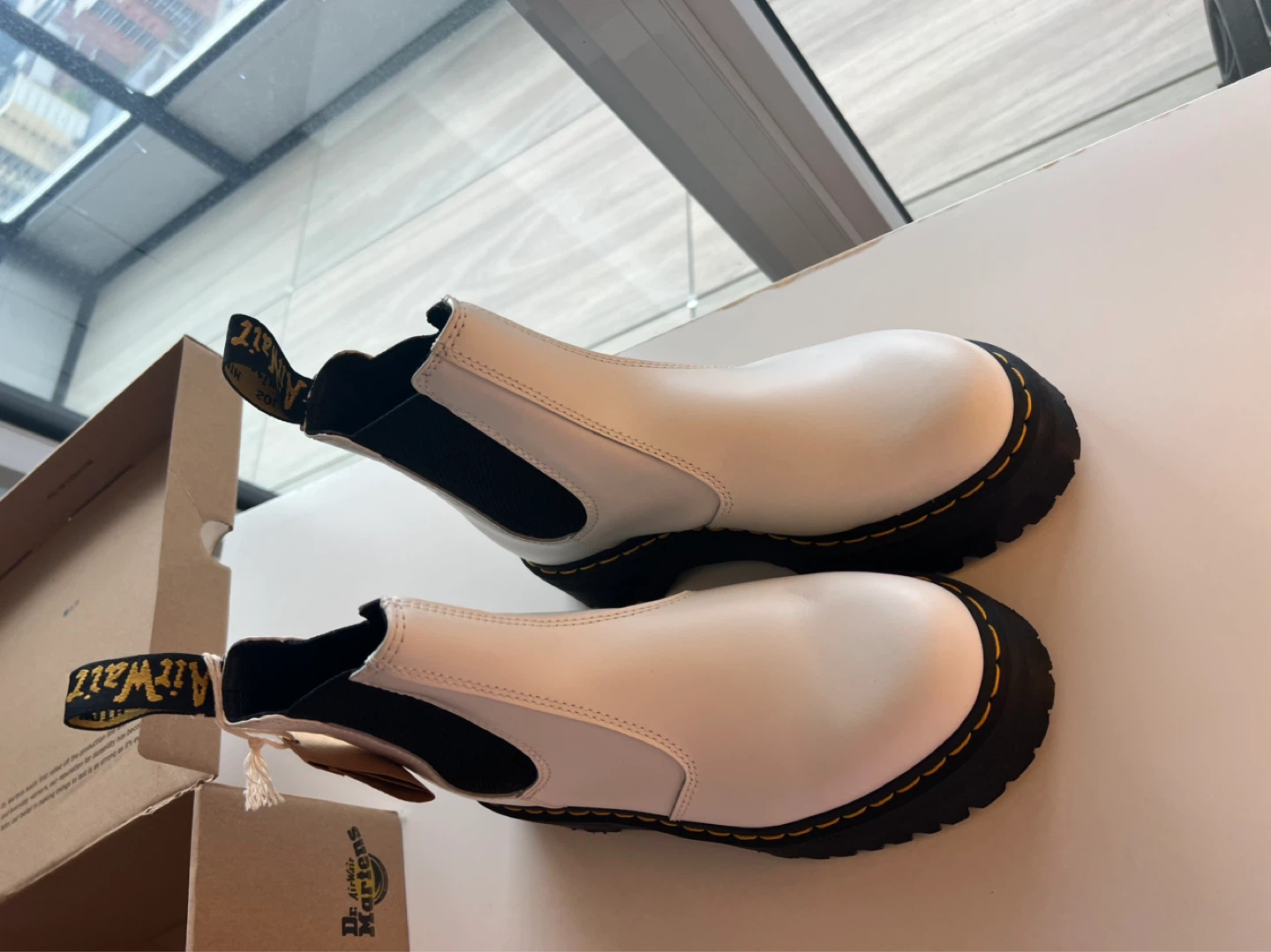 BRAND NEW Dr. Martens 2976 Quad Chelsea Boots White Smooth - photo 3