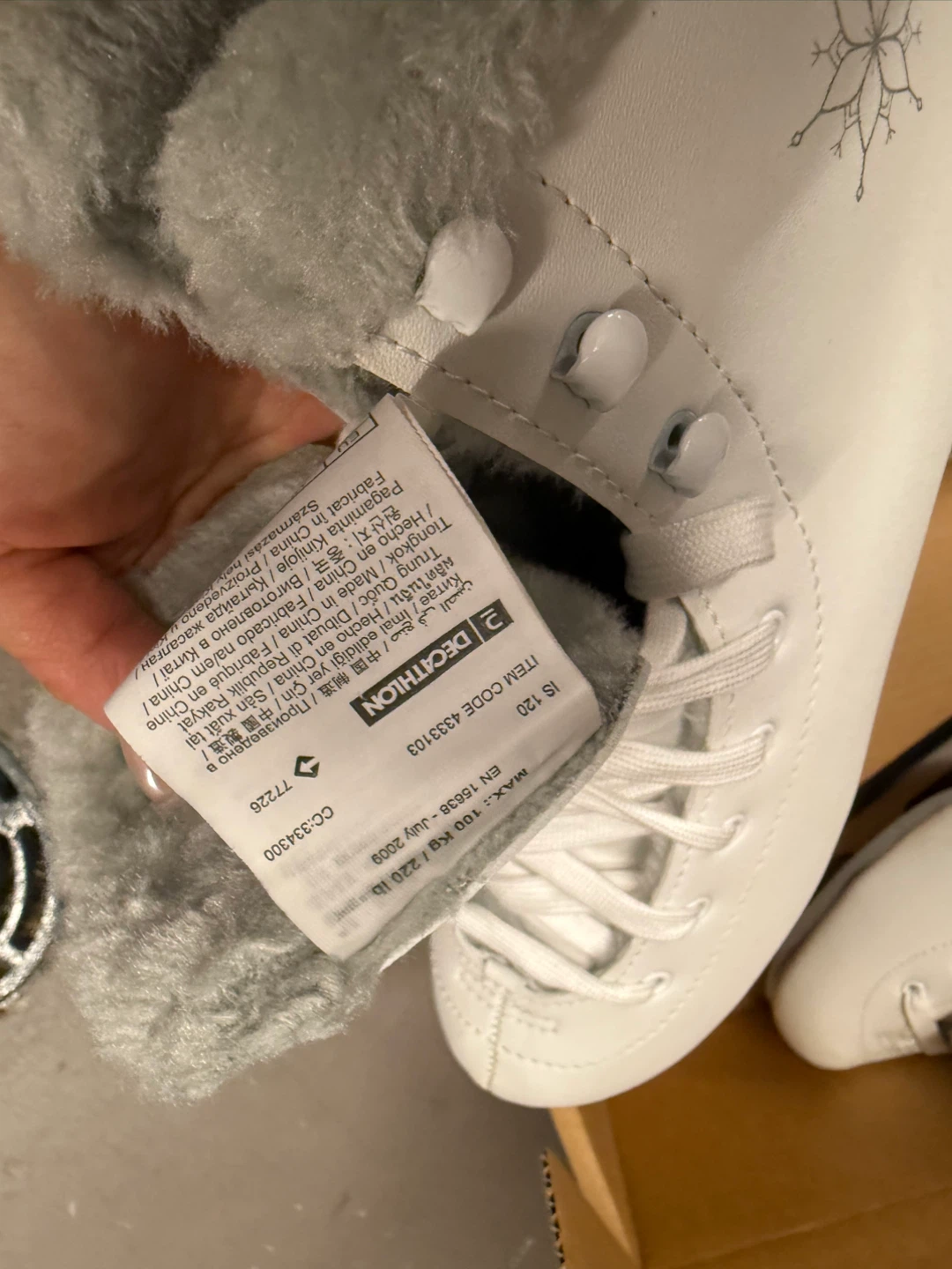 Decathlon White Figure Skates - photo 2