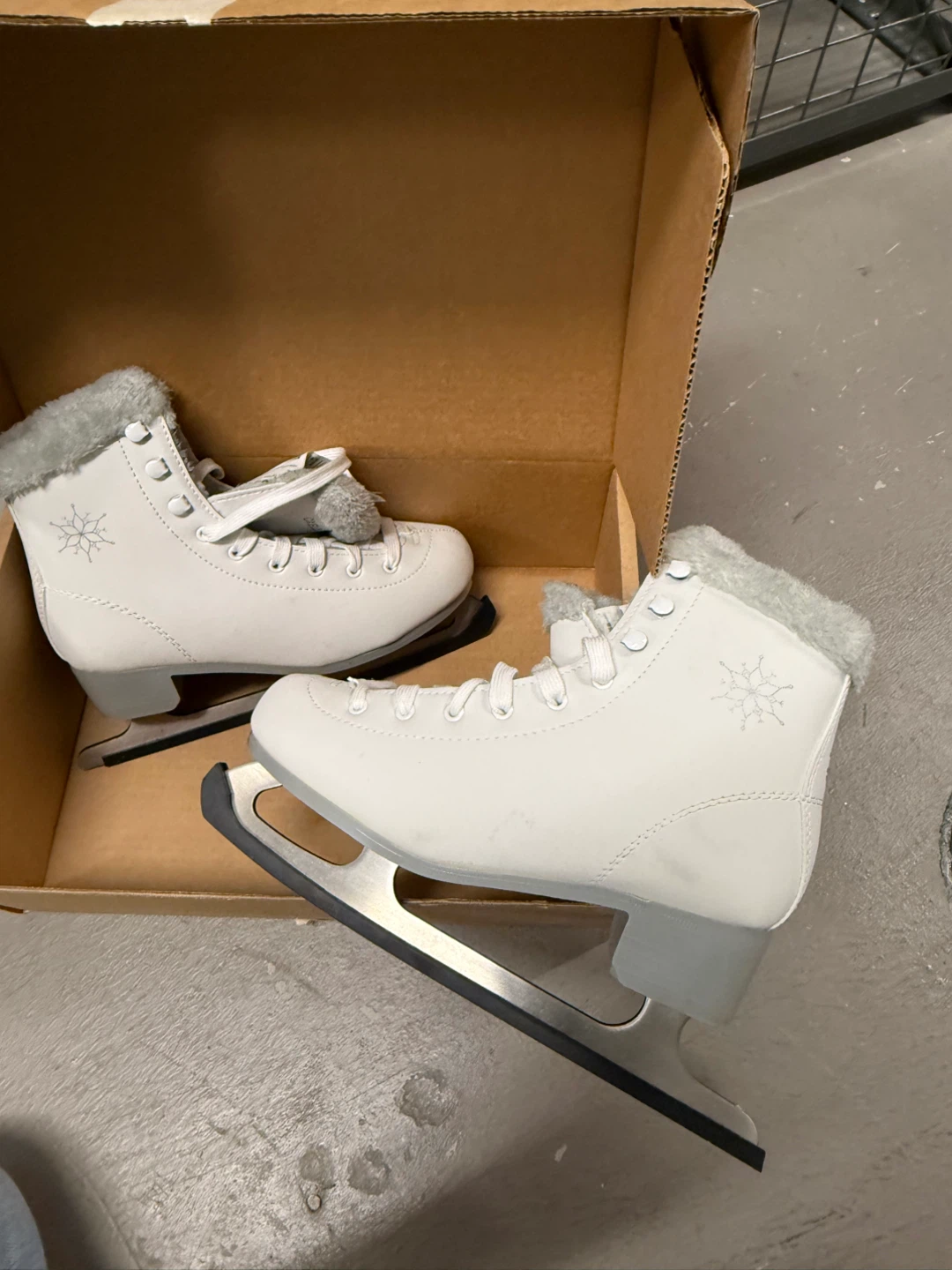 Decathlon White Figure Skates
