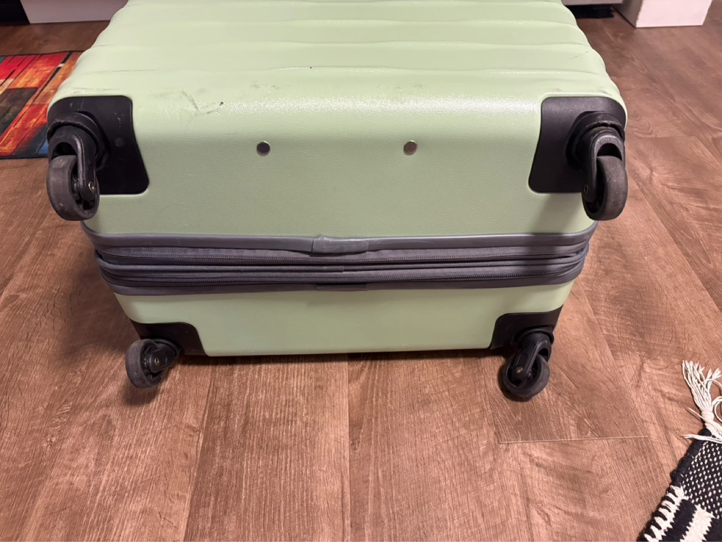 Delsey Light Green Suitcase (size large) - photo 2