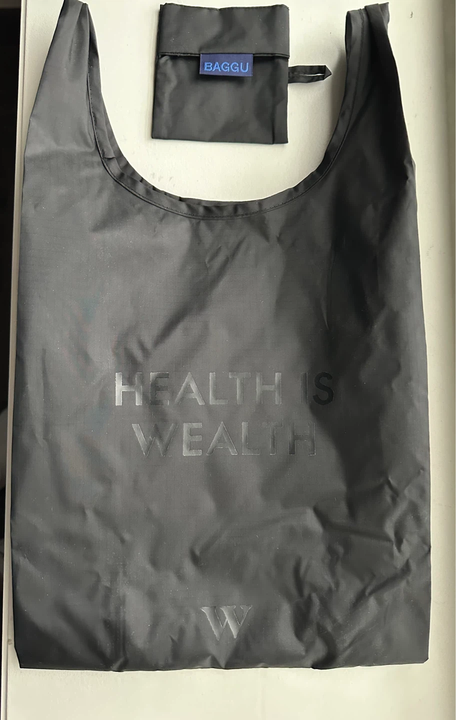 Wealthsimple wallet, keychain, socks, bag - photo 3