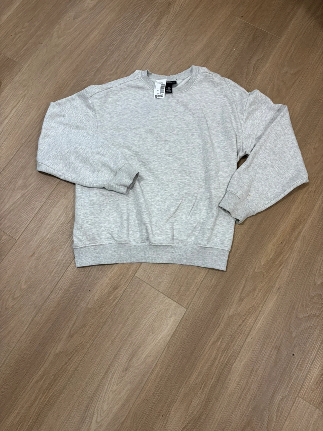 H&M Relaxed Fit Grey Crewneck Sweatshirt - Medium