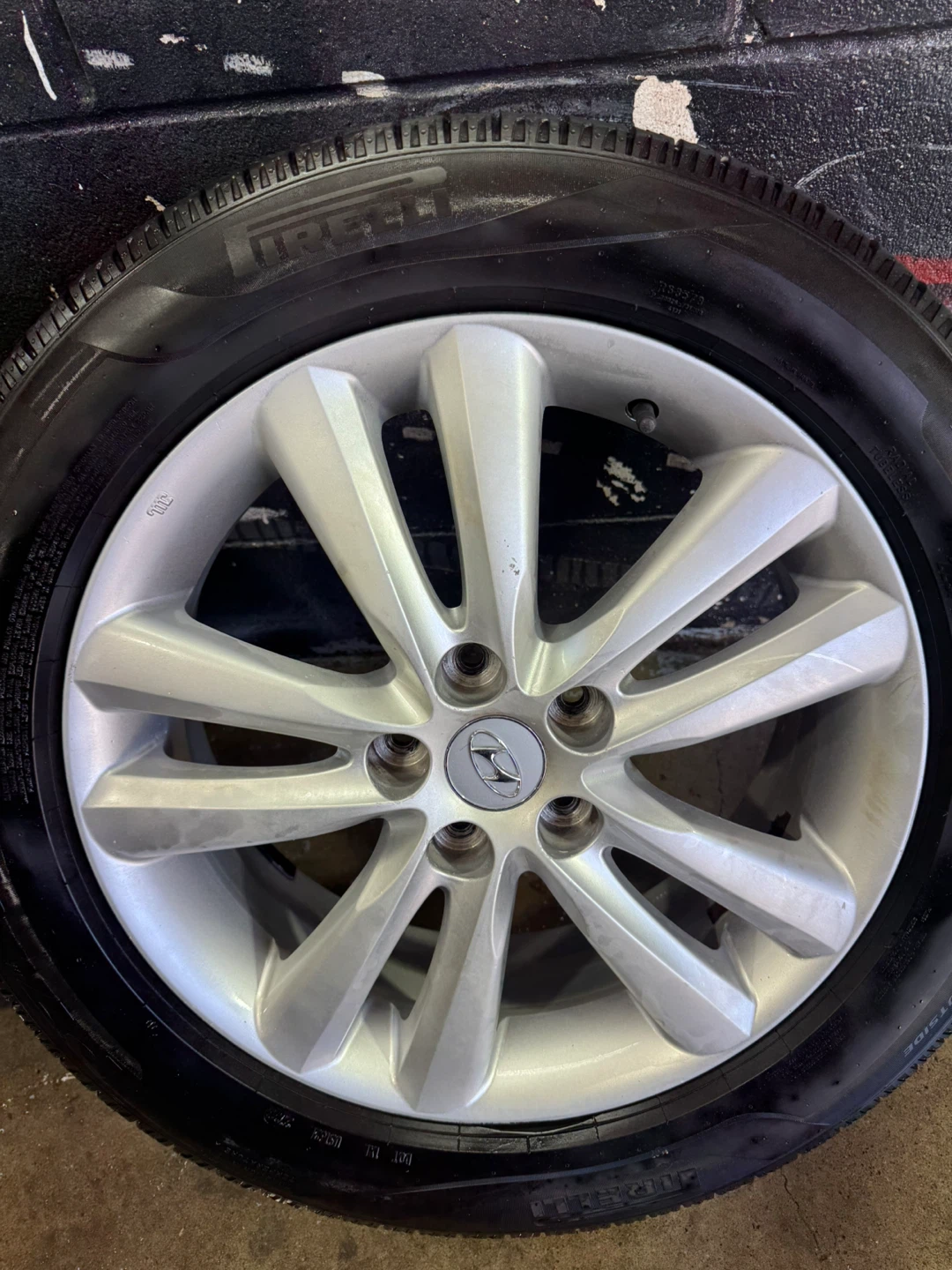 Set of 4 Pirelli P4 Tires 225/55R18 with Hyundai Rims