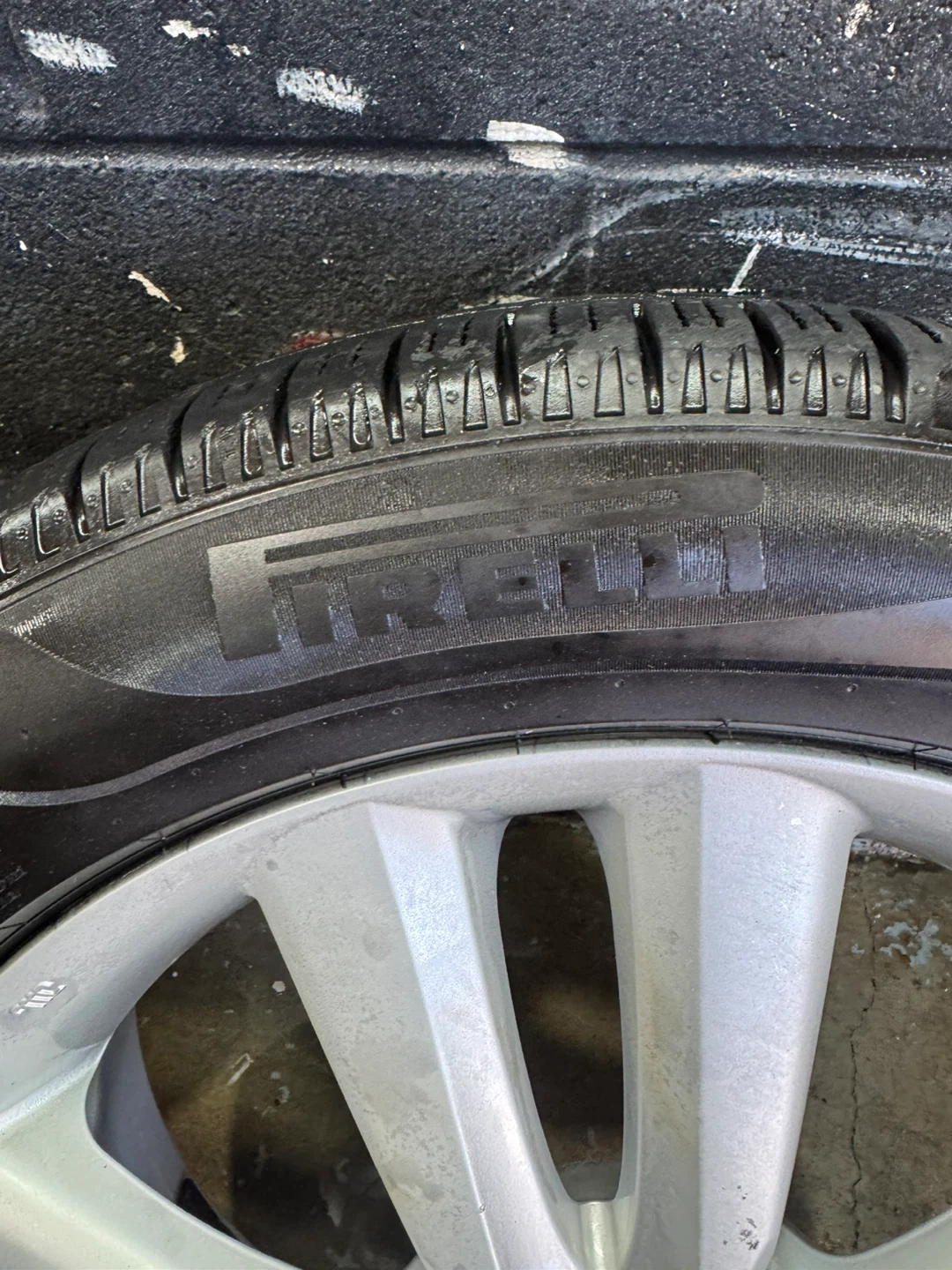 Set of 4 Pirelli P4 Tires 225/55R18 with Hyundai Rims - photo 3