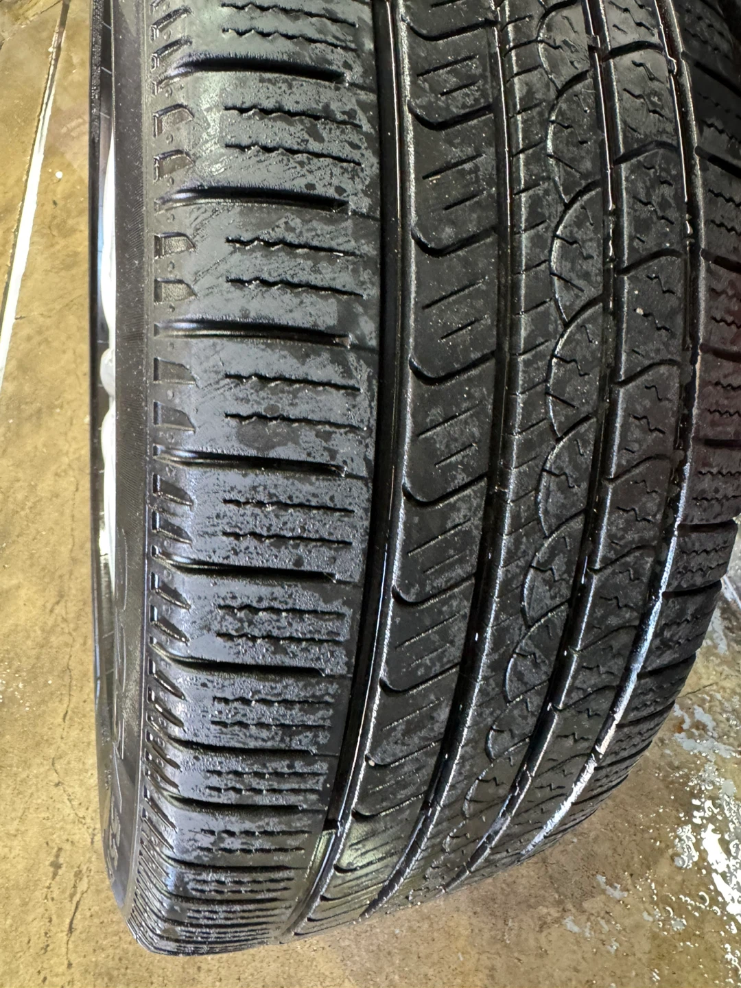 Set of 4 Pirelli P4 Tires 225/55R18 with Hyundai Rims - photo 5