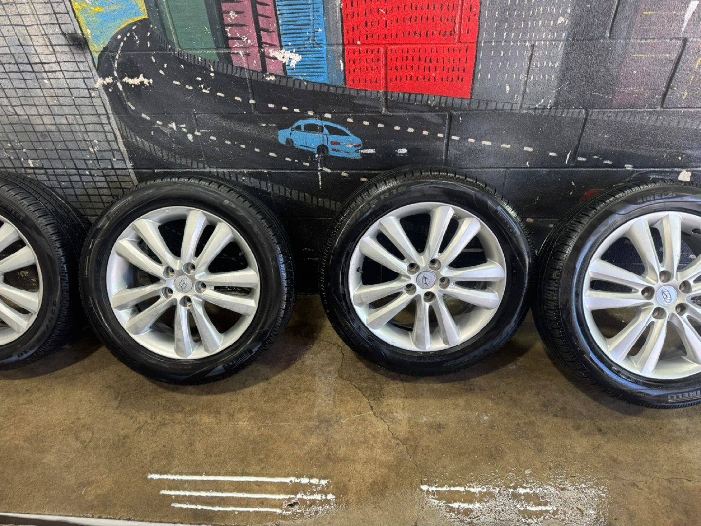 Set of 4 Pirelli P4 Tires 225/55R18 with Hyundai Rims - photo 2