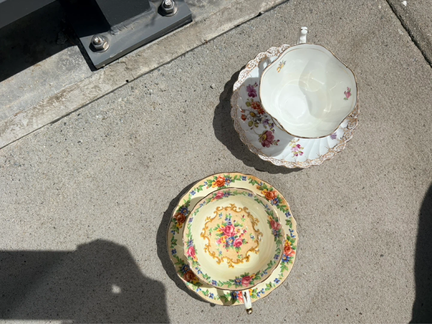 Royal Albert and Paragon Minuet teacups and saucers - photo 3