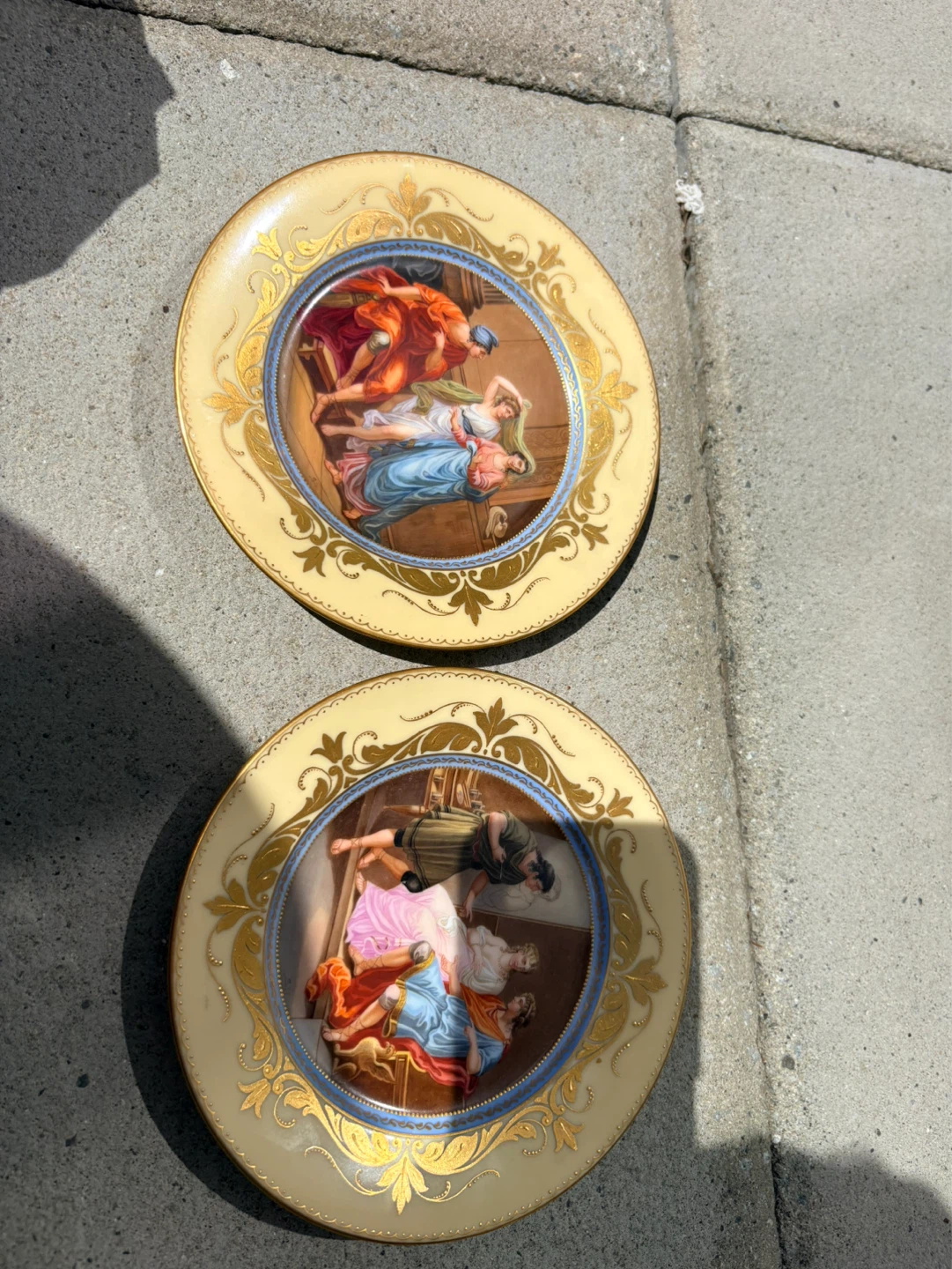 Royal Vienna style gold trim cabinet plates. - photo 2