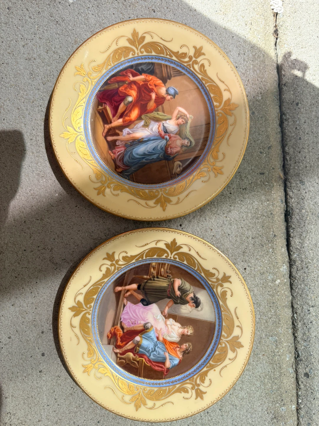Royal Vienna style gold trim cabinet plates. - photo 3