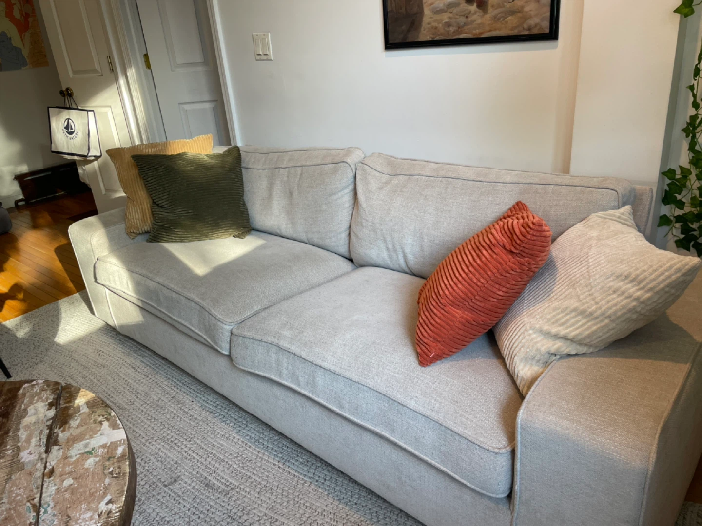 Light Beige 3-Seater Sofa + 4 Pillows! - photo 3