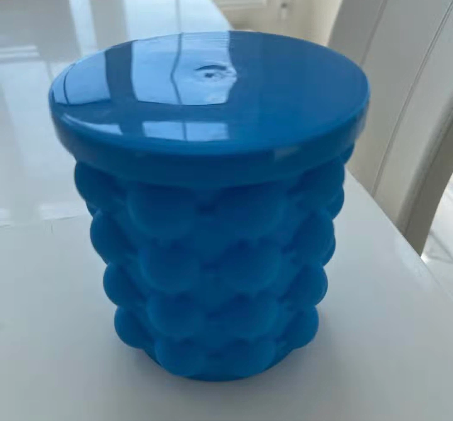 Blue Ice Cube Maker with Lid
