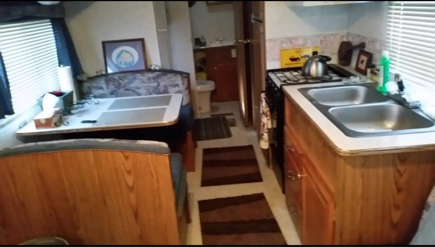 1994 Fleetwood Prowler travel trailer 28 ft - photo 3