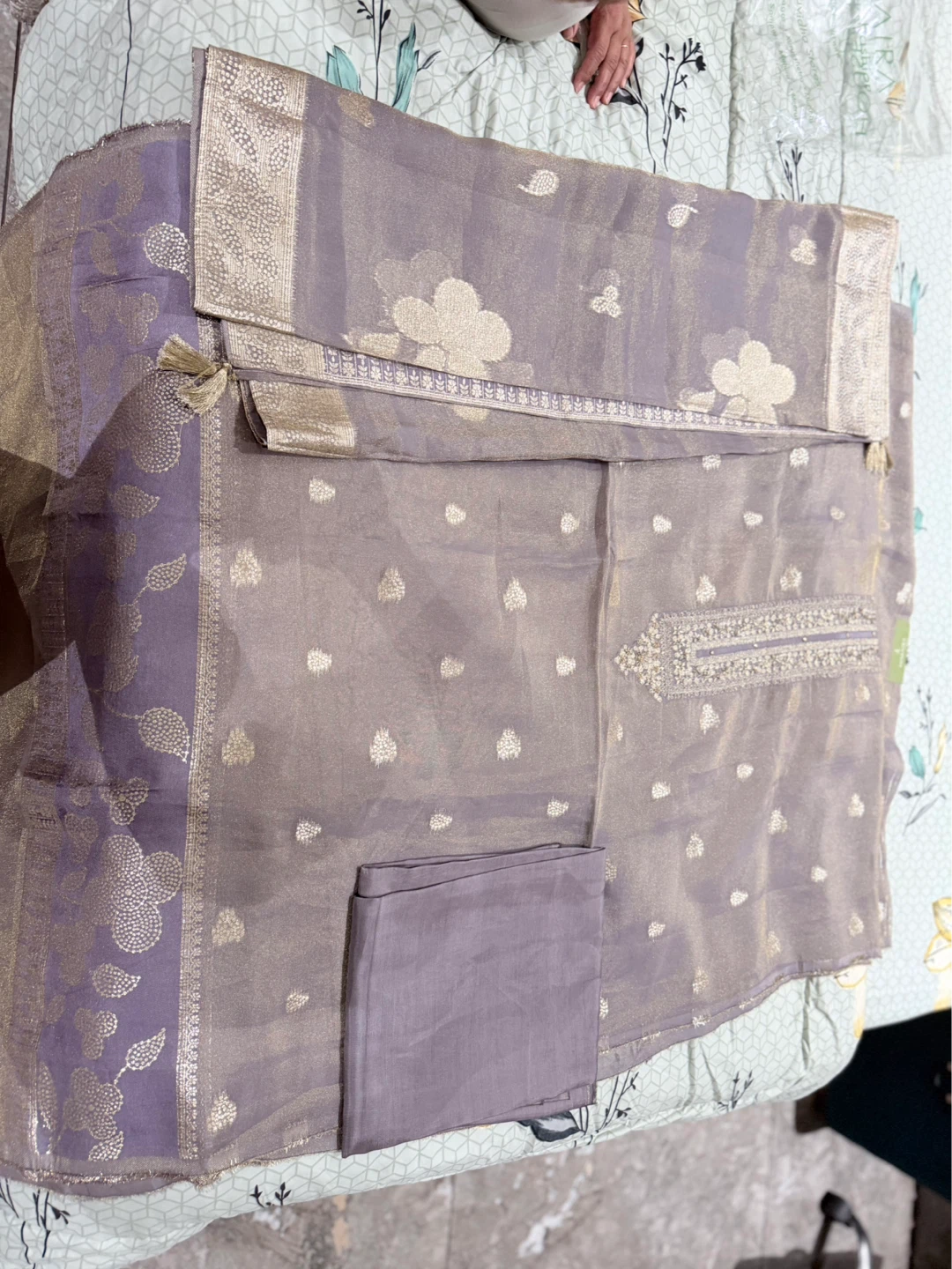 unstitched designer suits with embroidery - photo 5