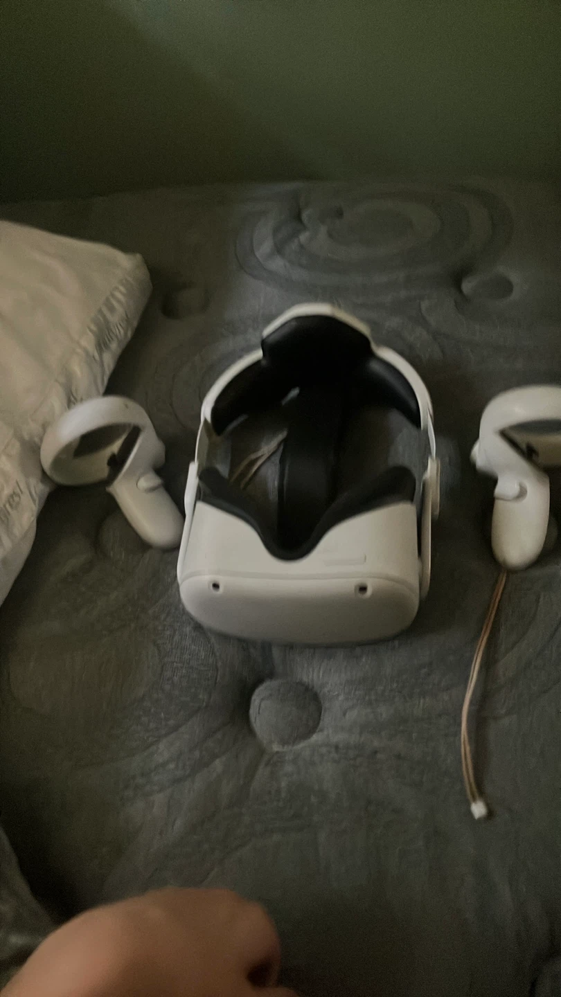 Meta Quest 2 VR Headset with Controllers - photo 3