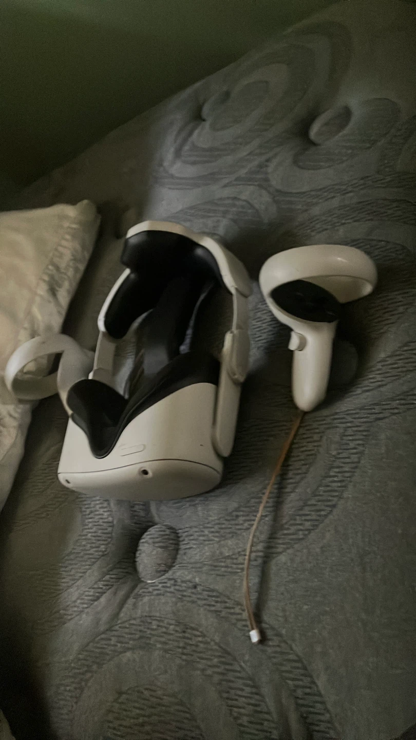 Meta Quest 2 VR Headset with Controllers - photo 2