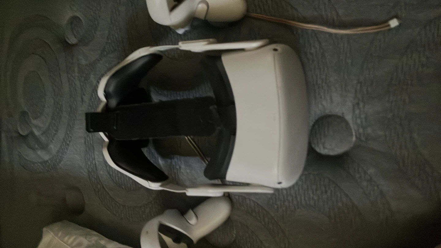 Meta Quest 2 VR Headset with Controllers - photo 4