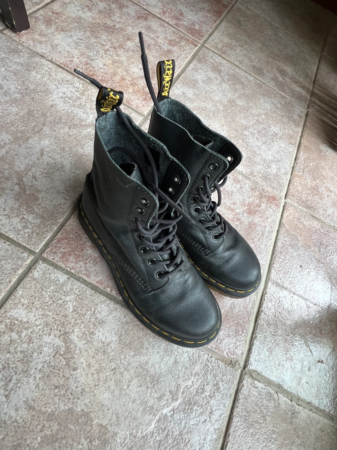 Dr. Martens Pascal Virginia Boots - US Women's 8 - Black