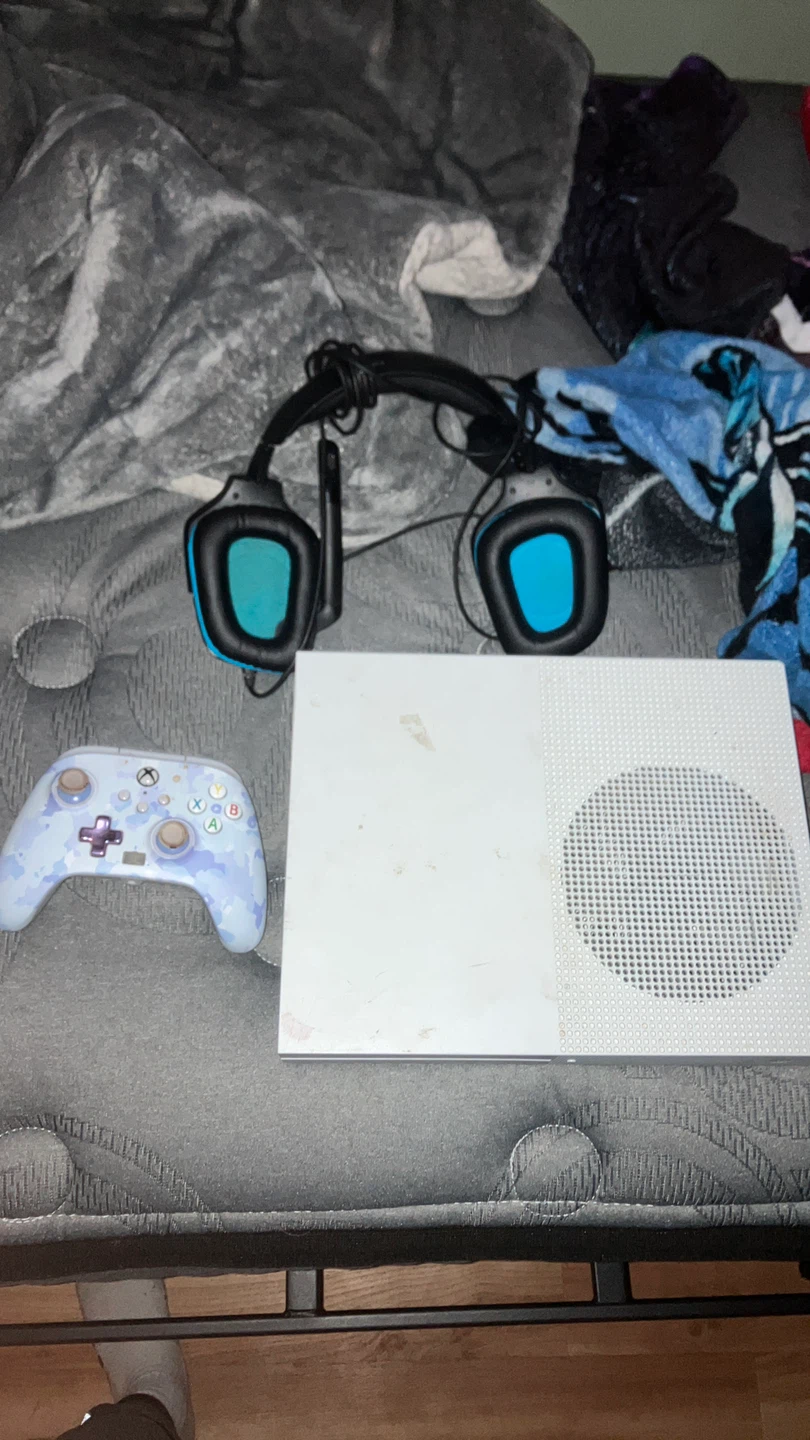 White Xbox One S Console - photo 2