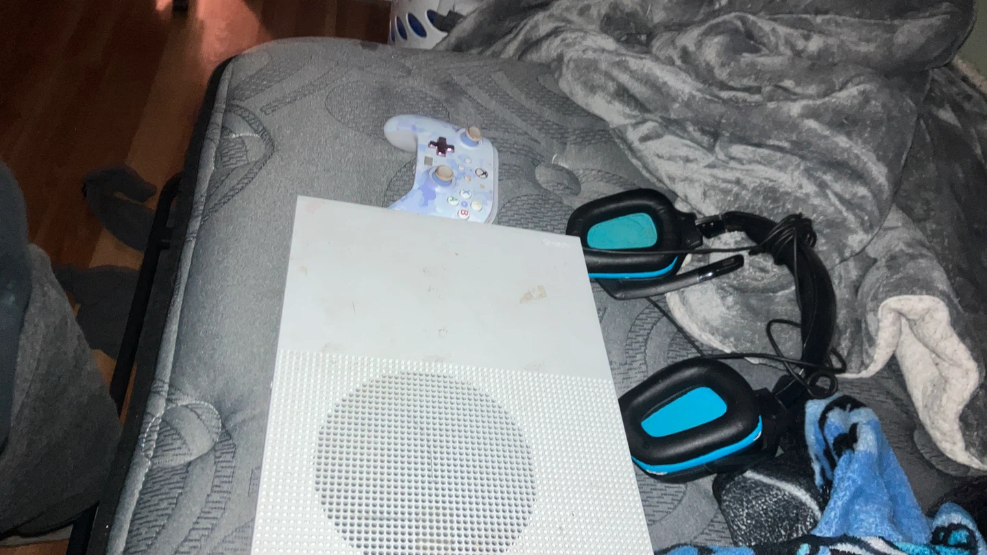 White Xbox One S Console - photo 3