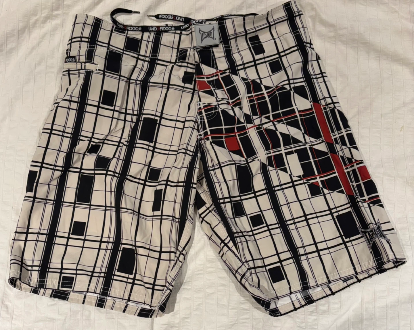 Vintage Y2K Tapout Board Shorts Size 34