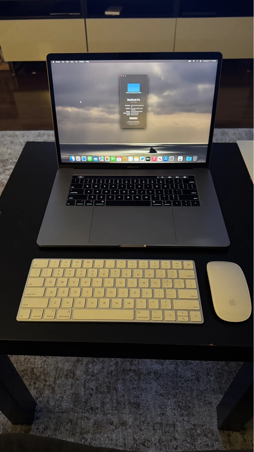 Apple Macbook Pro 2019 16” + Apple Magic Keyboard & Mouse