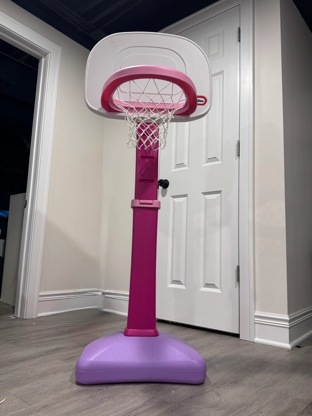 Little Tikes Adjustable Basketball Hoop