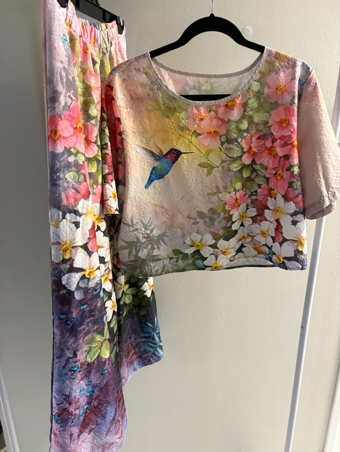Ensemble t-shirt et pantalon fleuris avec oiseaux - photo 5