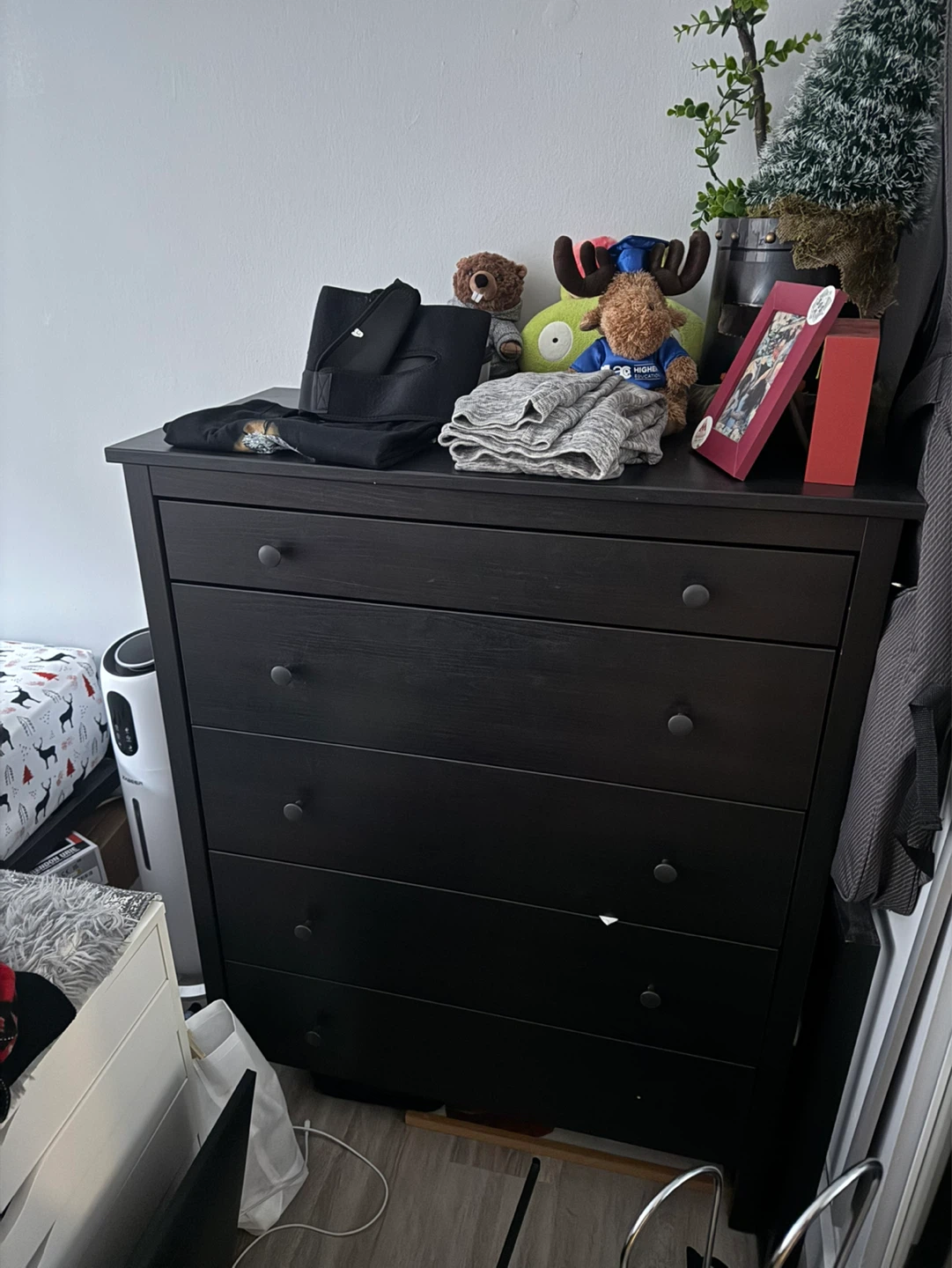 Black 5-drawer dresser