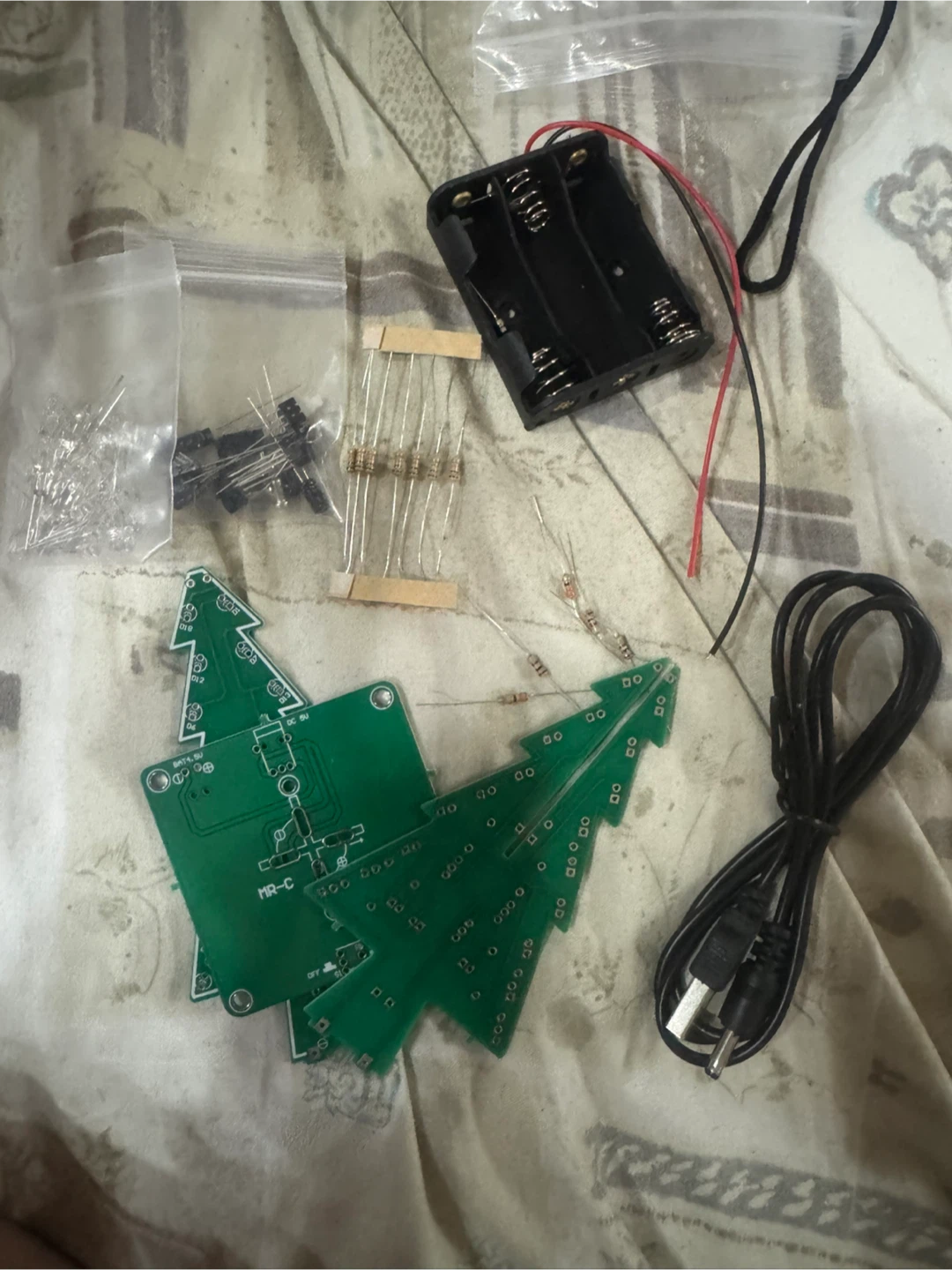 Focket 3D LED Flashing Christmas Tree Circuit Kit - photo 3