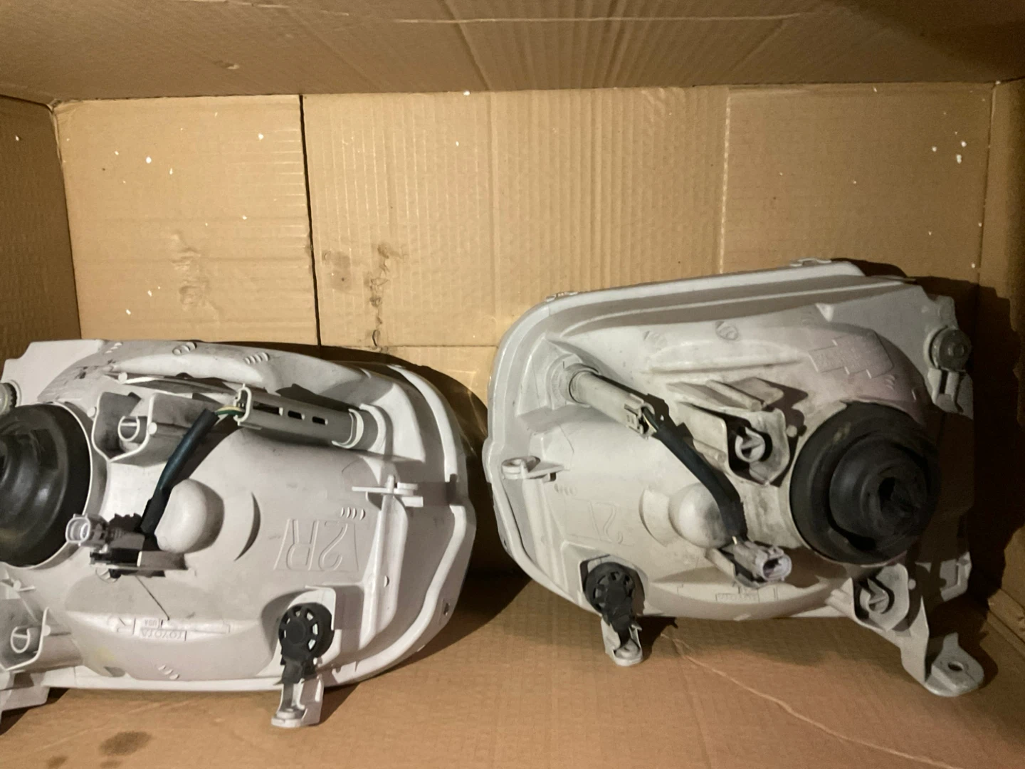 Toyota Sequoia Headlights w/ LED Bulbs