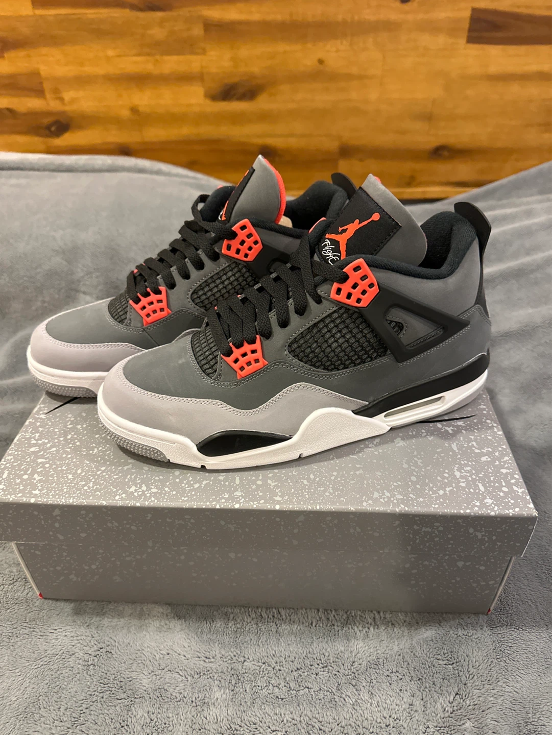 Air Jordan 4 Retro Men's Size 10 Sneakers