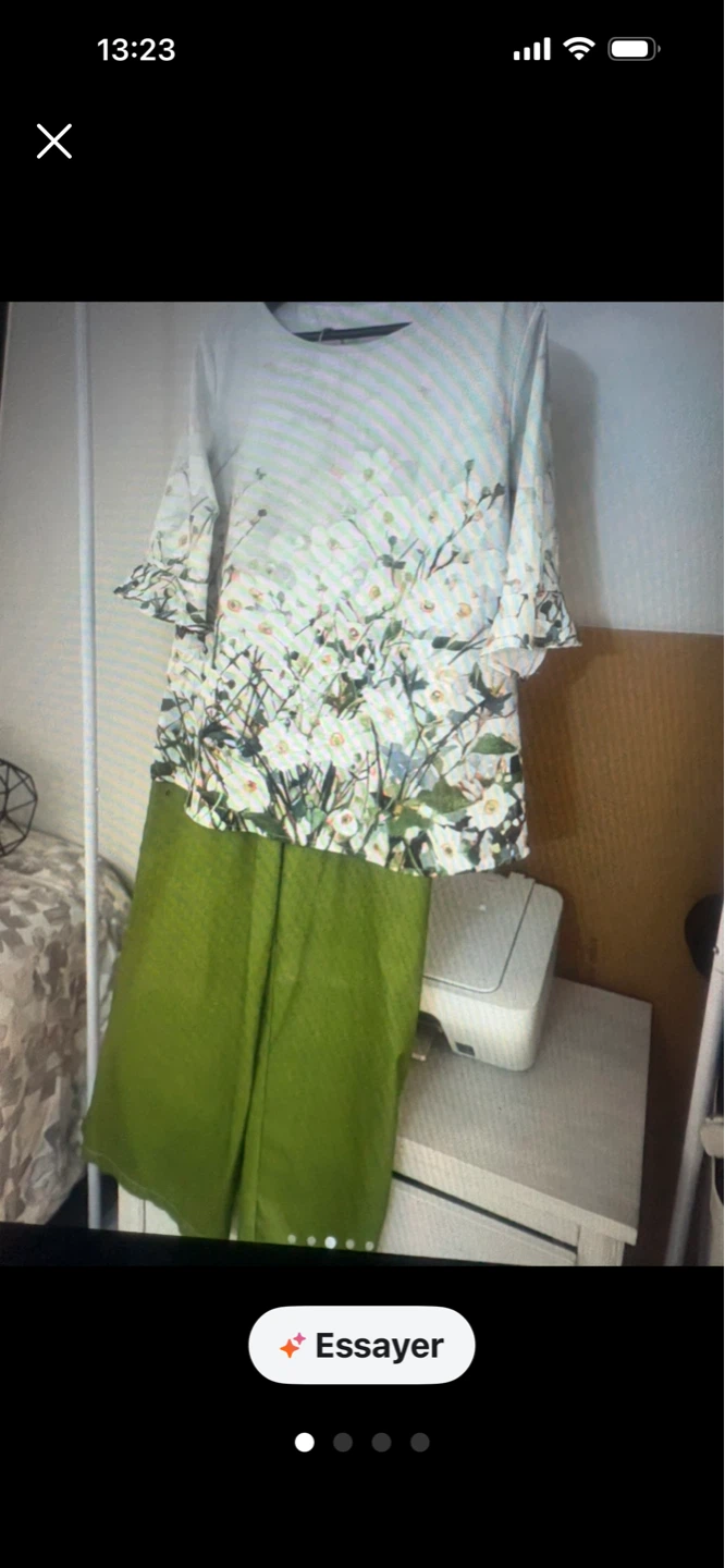 Ensemble chemisier et pantalon vert vif fleuri