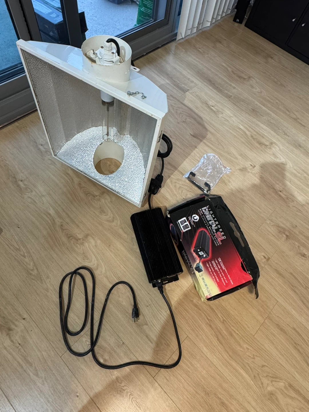 Grow reflector with ballast and lamps