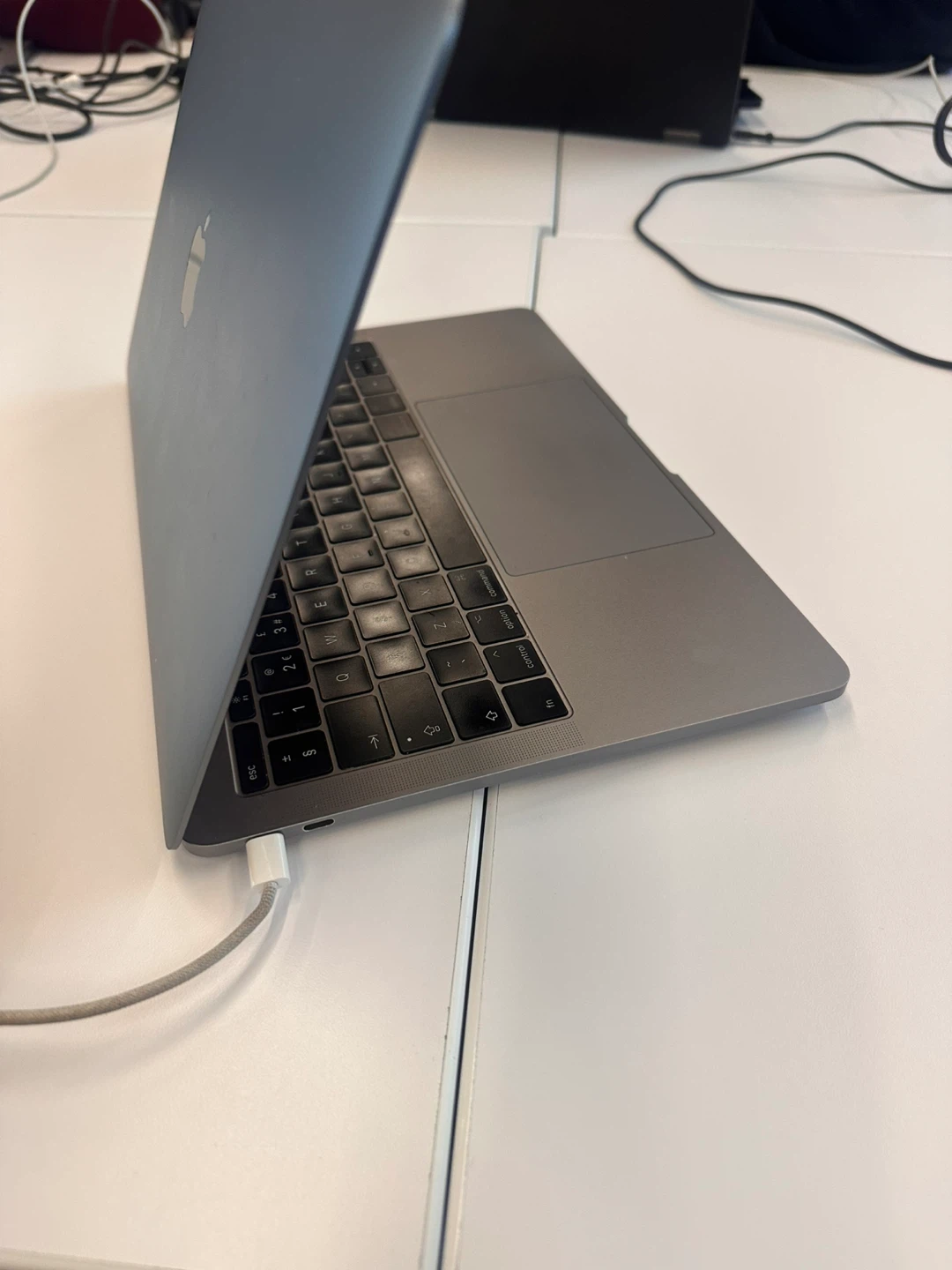 Apple MacBook Pro 13-inch (2017) - photo 3