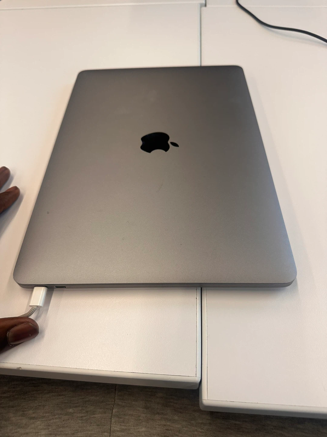 Apple MacBook Pro 13-inch (2017) - photo 2