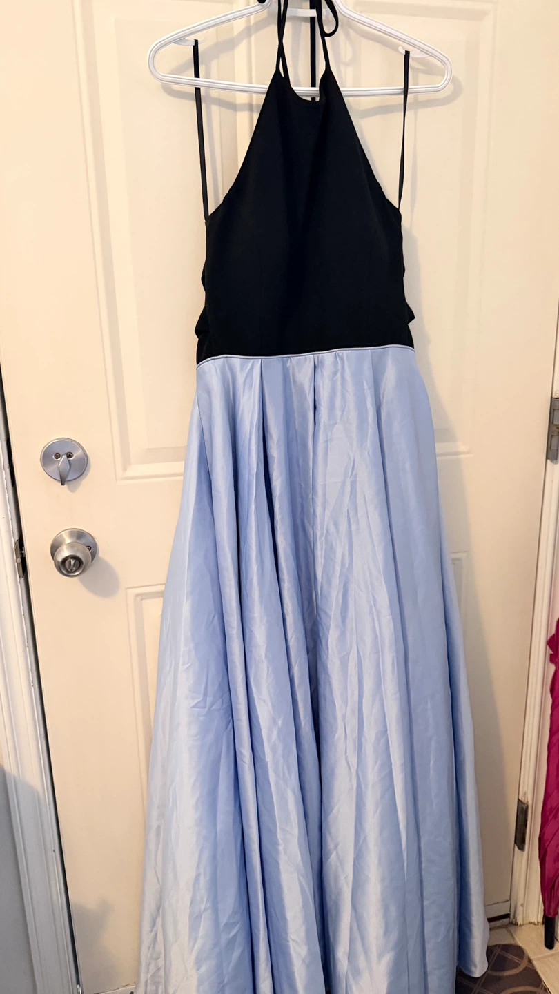 Halter Neck Prom Dress Size 10 - photo 2