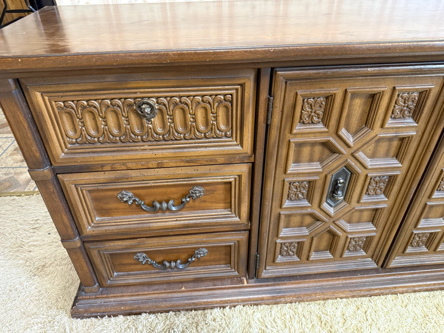 Bassett Furniture Industries Dresser - photo 2