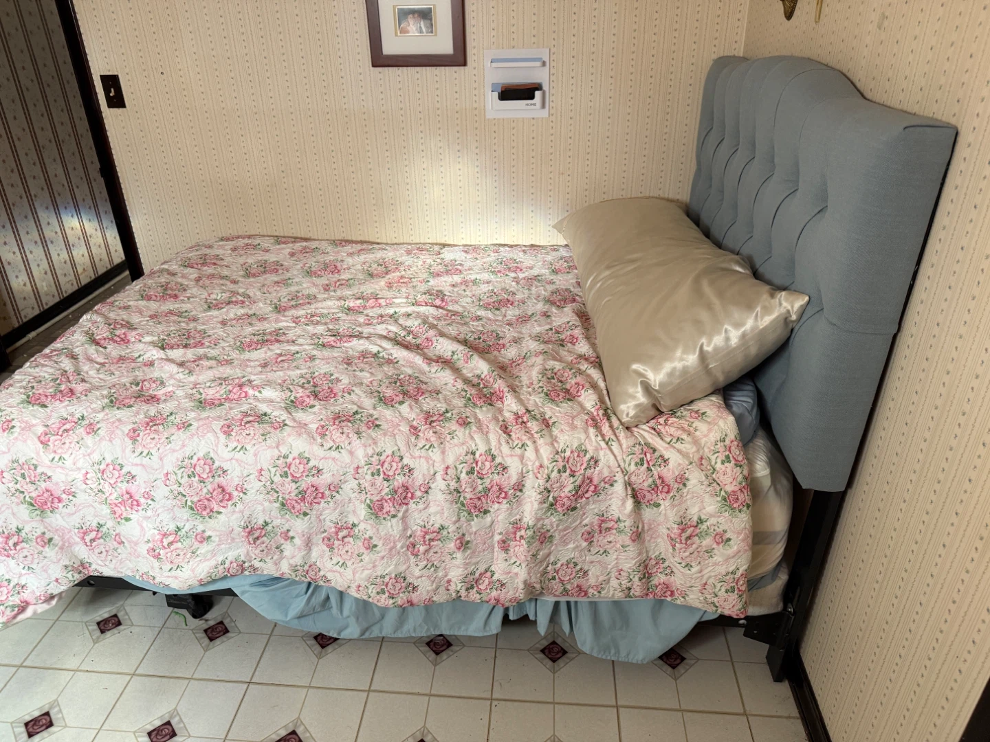 Full Mattress with Tufted Headboard and frame - photo 5