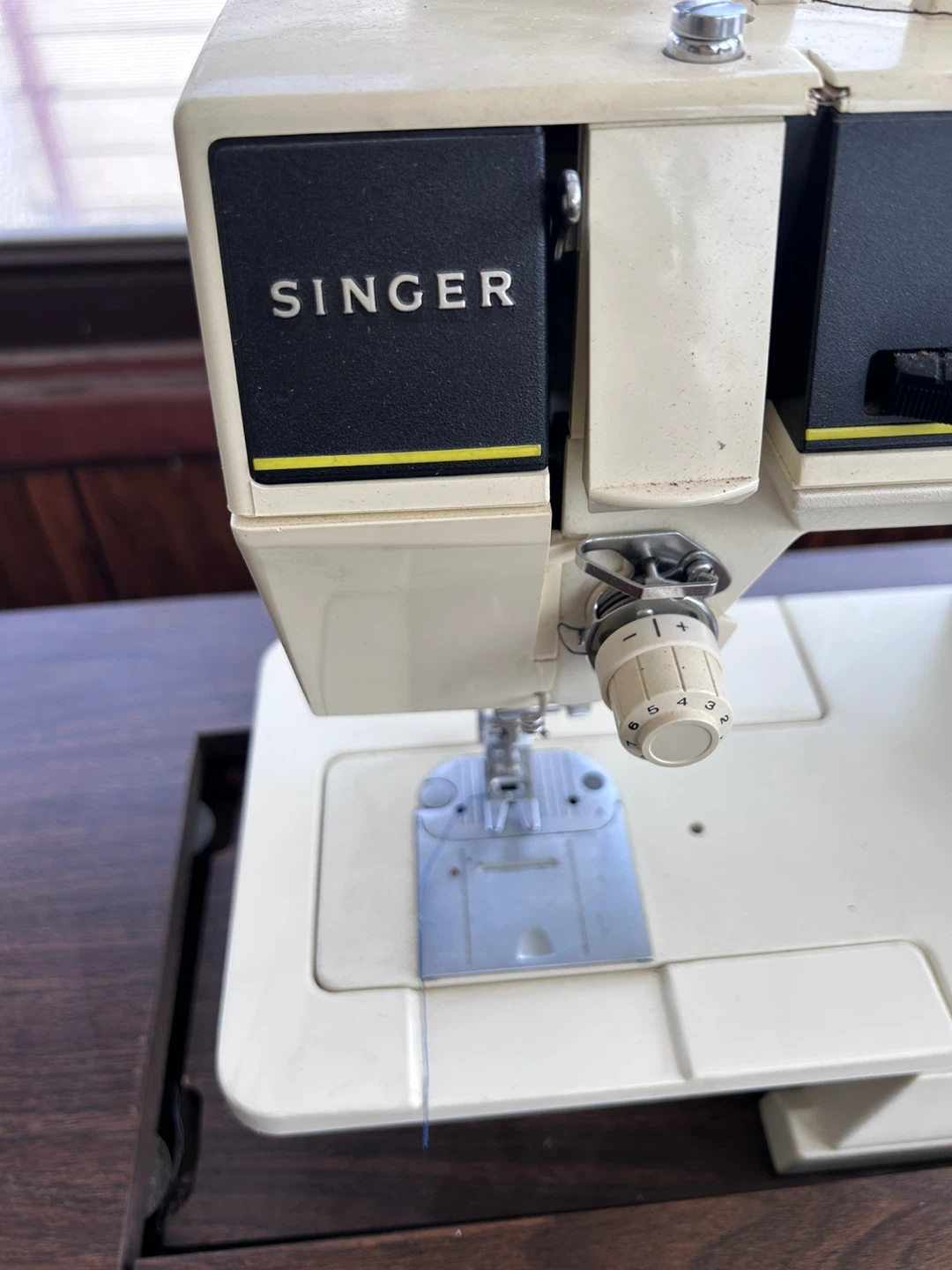 Singer Sewing Machine - photo 2