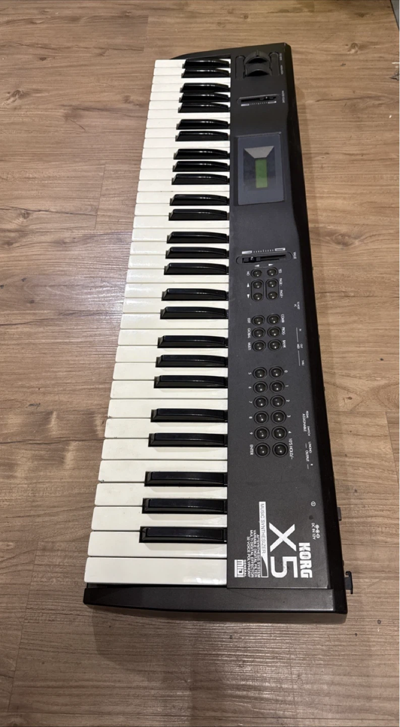 Korg X5 Music Synthesizer