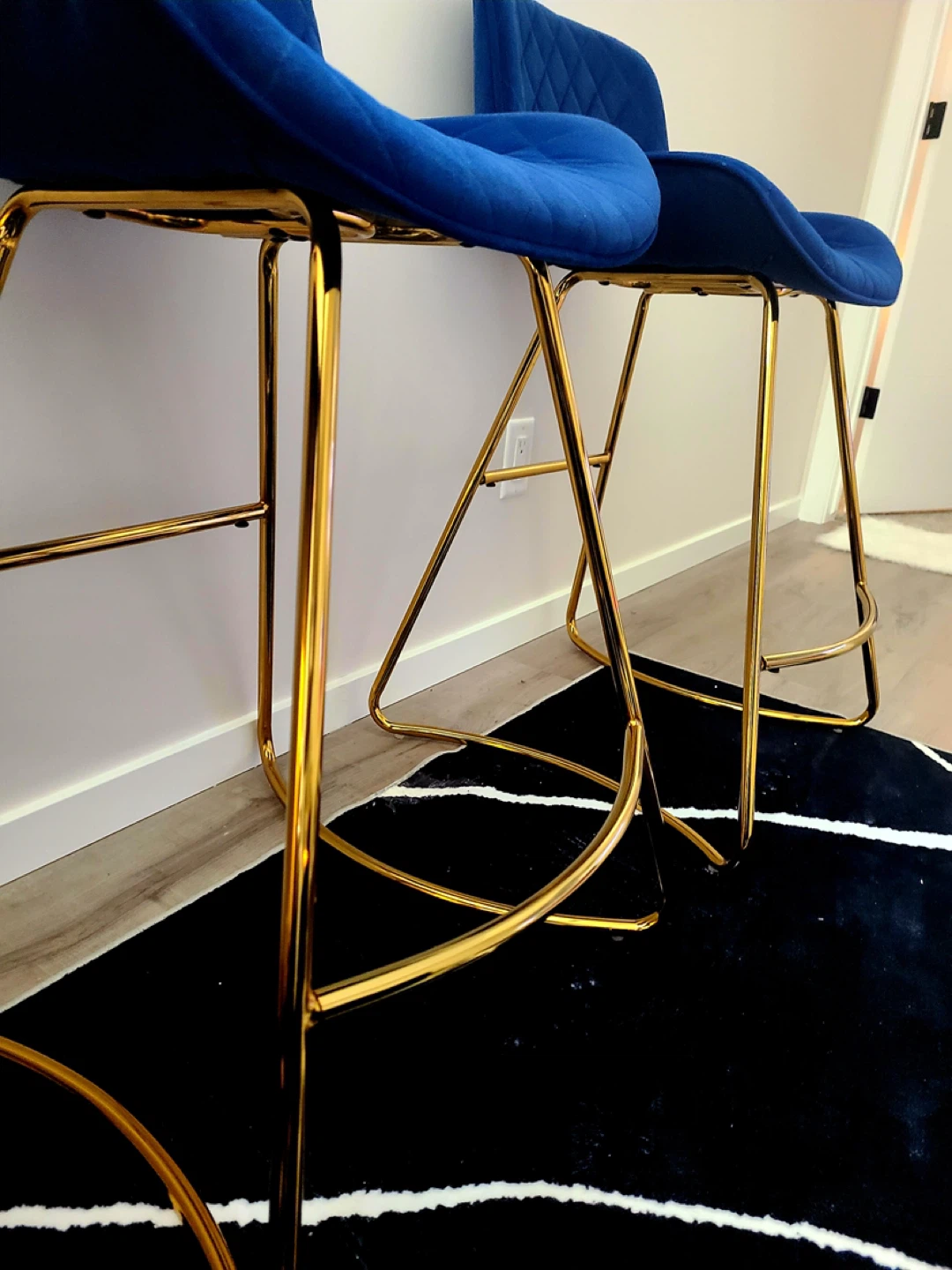 Set of 2 Blue Velvet Bar Stools with Gold Metal Legs - photo 2