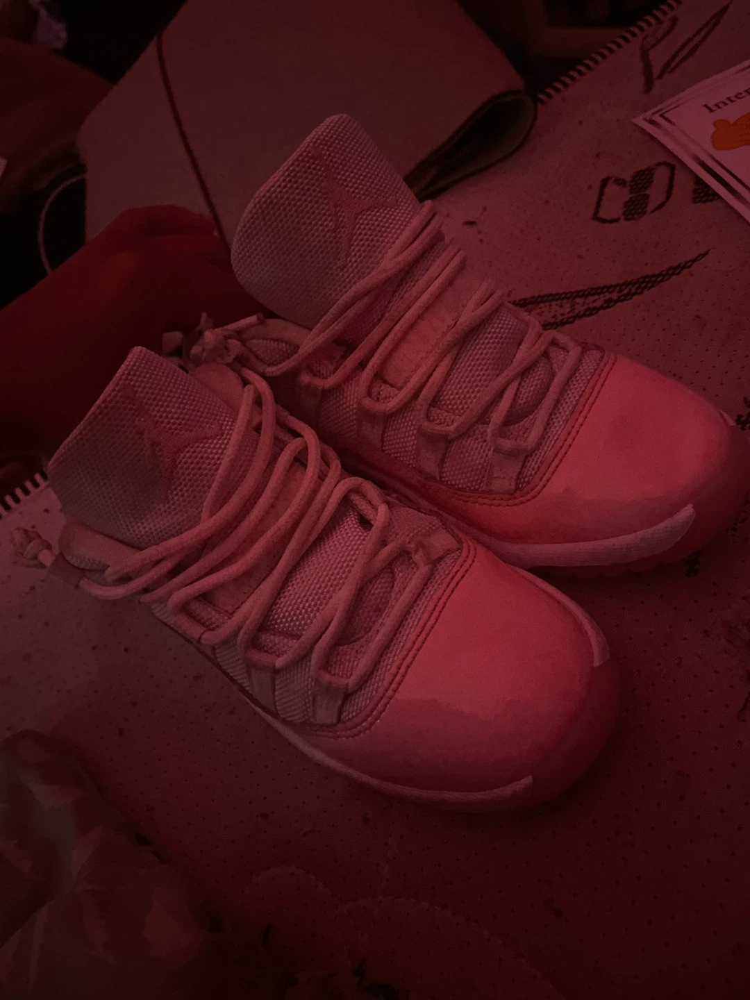 Air Jordan 11 (Pink/White)