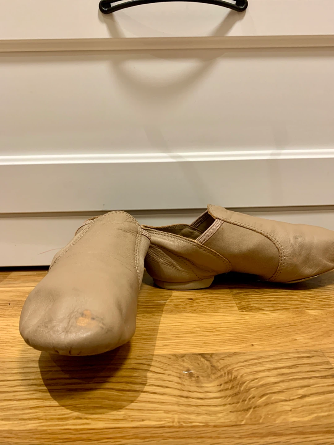 Capezio Tan Leather Jazz Shoes Size 5 1/2 M