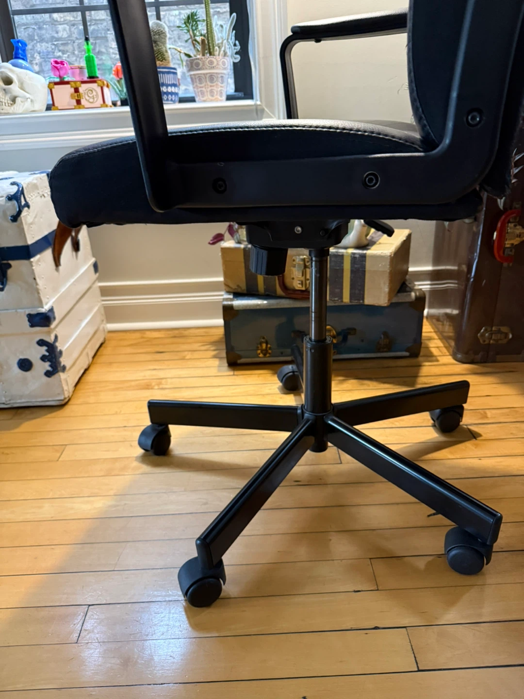 Black Office Chair - photo 2