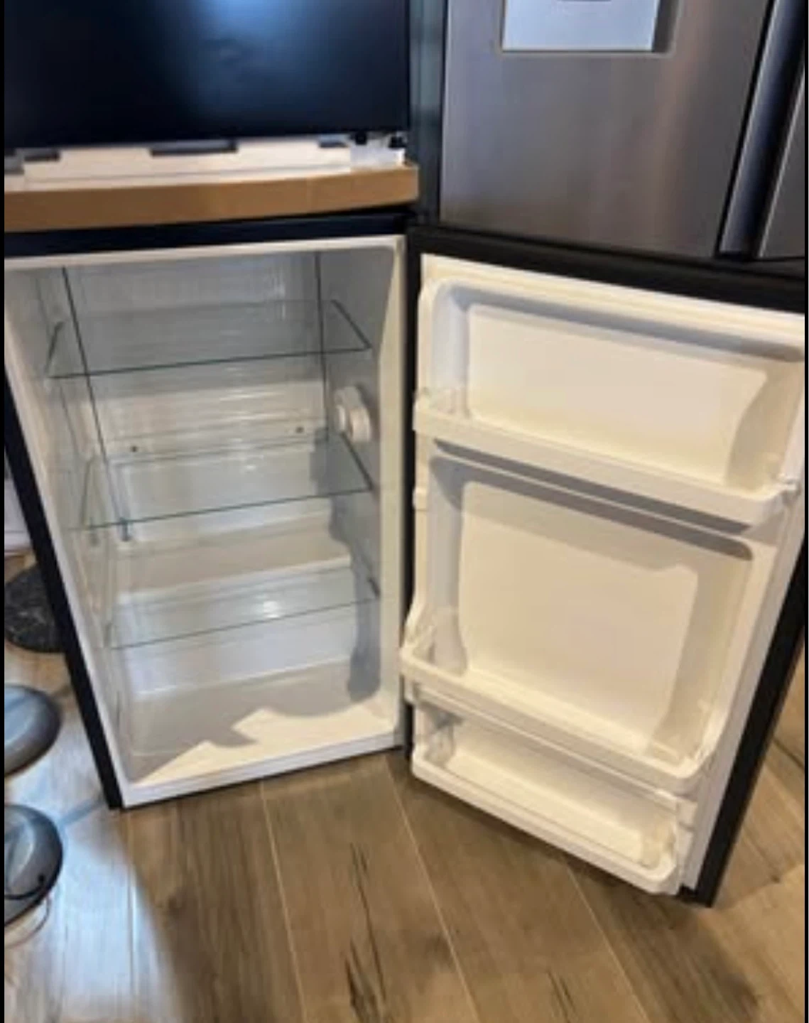 Hisense Mini Fridge 3.3cuft - photo 2