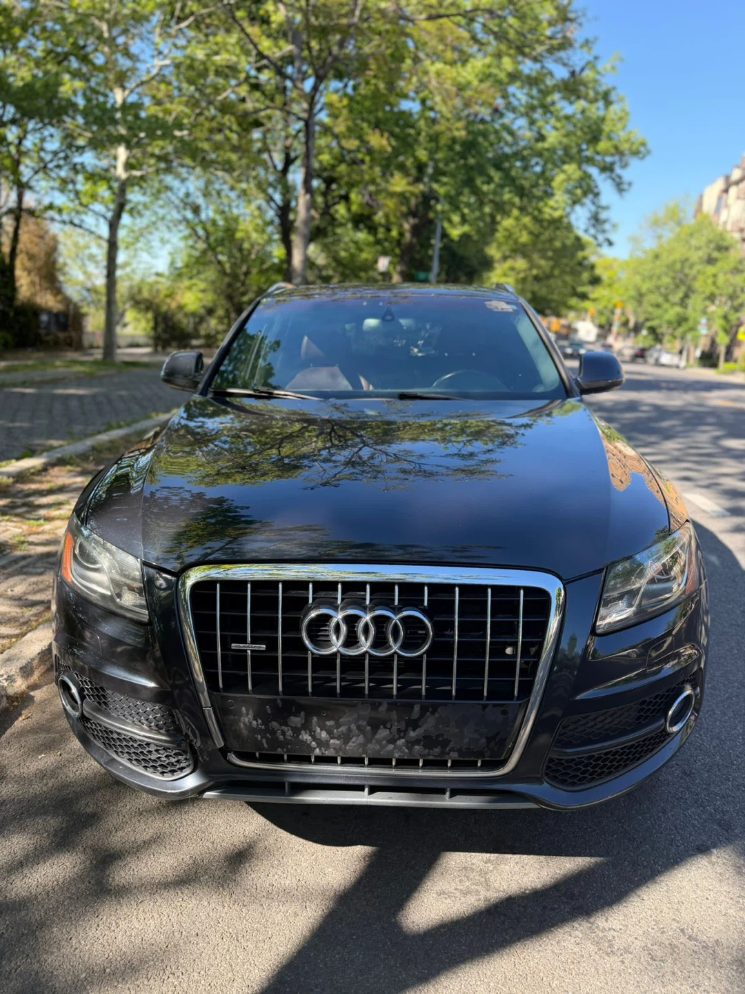Dark Gray Audi Q5 3.2 Quattro SUV