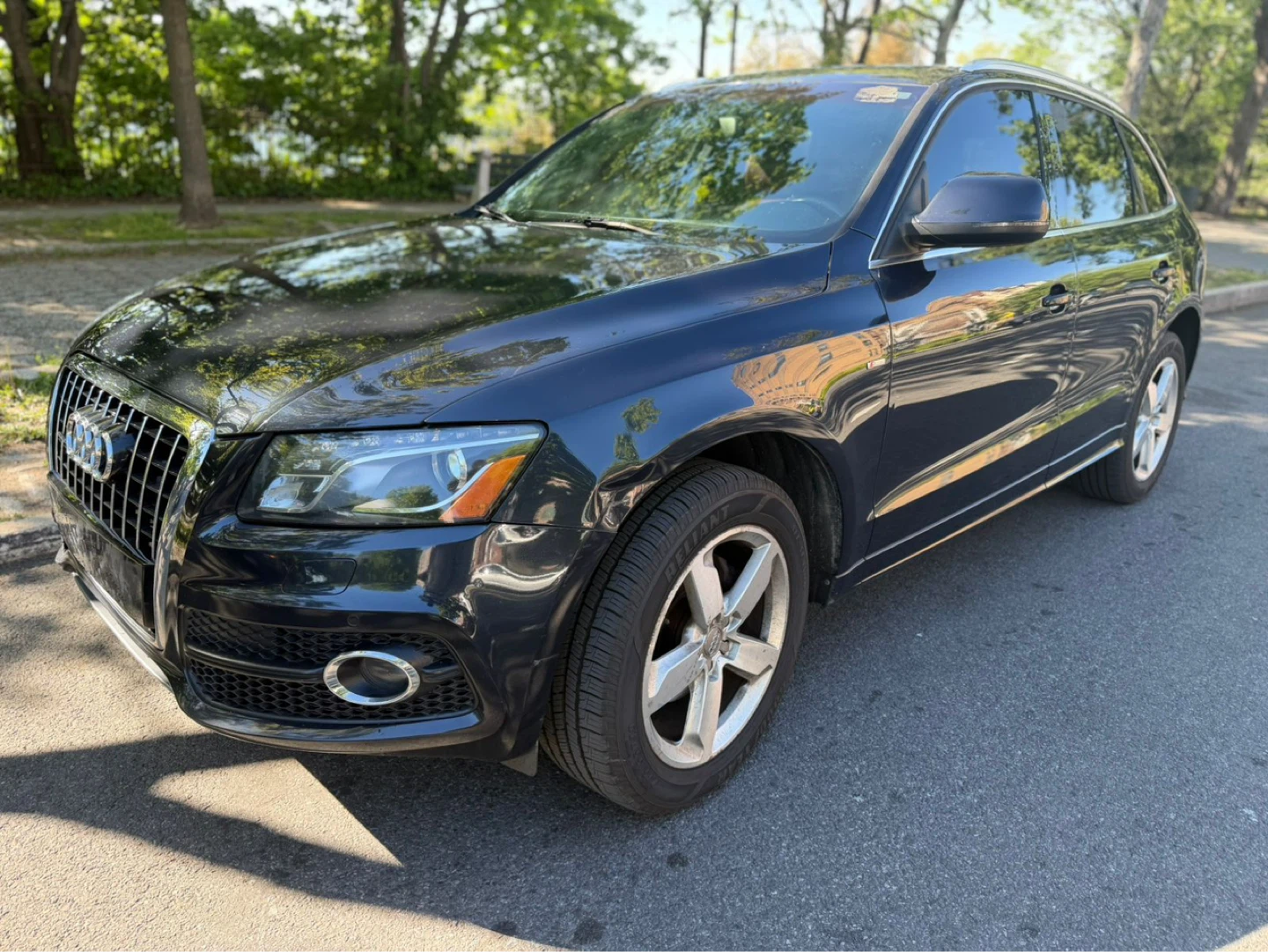Dark Gray Audi Q5 3.2 Quattro SUV - photo 2