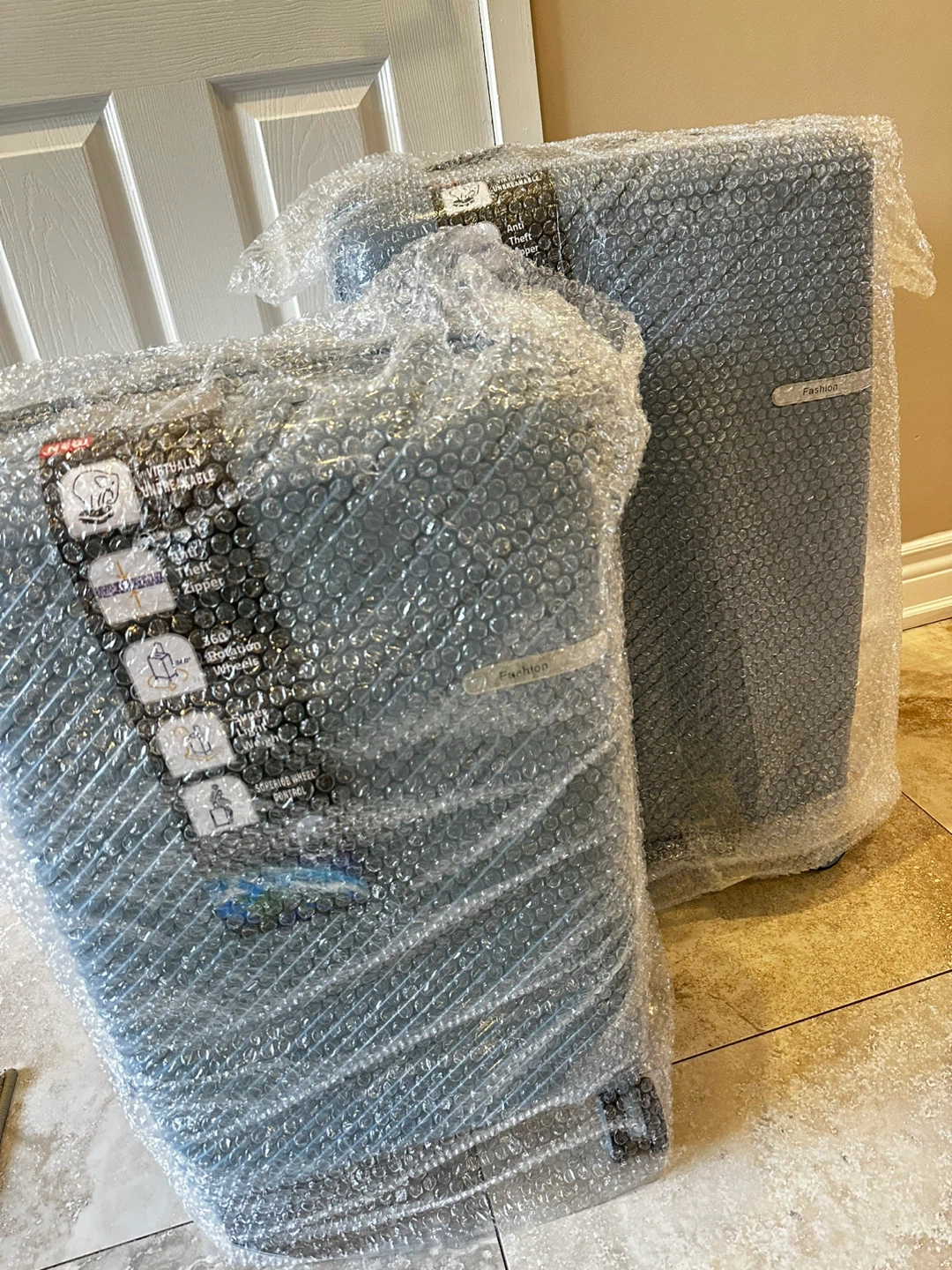 Carry on and size 24 Fashion Suitcase - Virtually Unbreakable - photo 4
