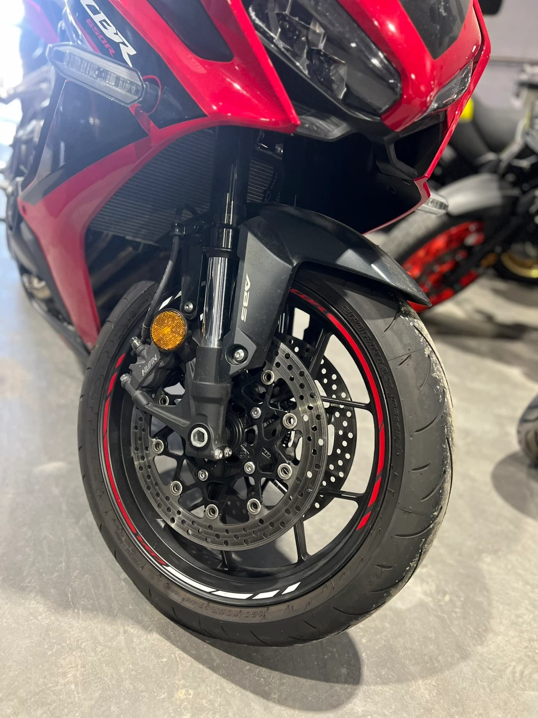 2023 Honda CBR650R - photo 2
