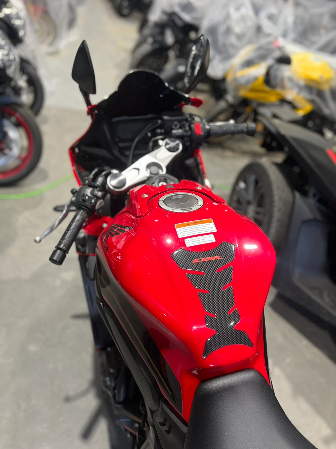 2023 Honda CBR650R - photo 5